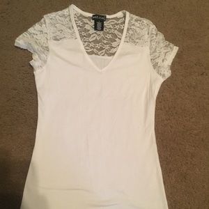 White v-neck everyday tee with lace detail